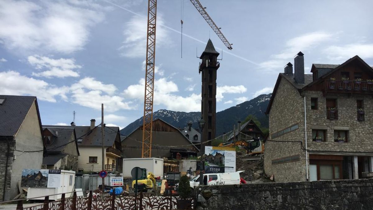 Imagen de archivo de viviendas en construcción en Vielha.