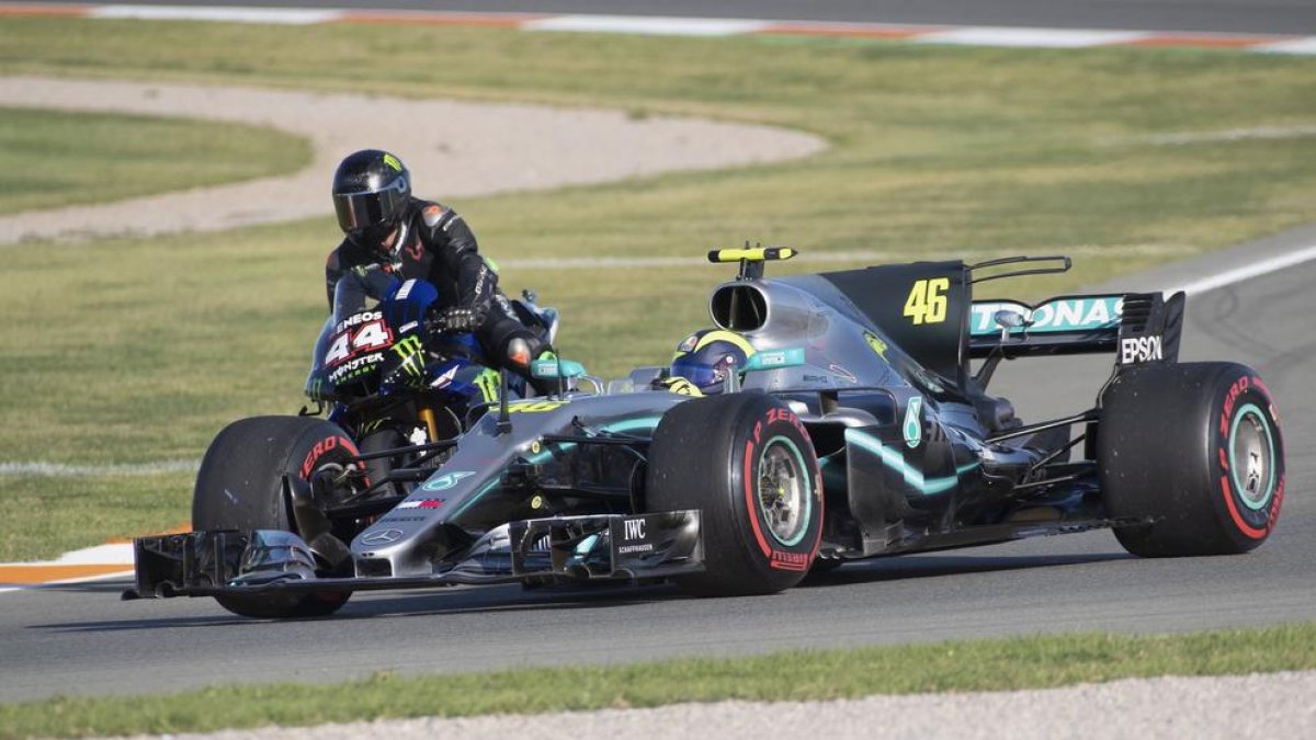 Hamilton i Rossi van protagonitzar el repte al Ricardo Tormo.