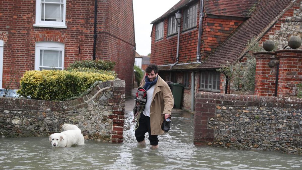 El temporal Ciara, que azota a media Europa, deja al menos 5 muertos