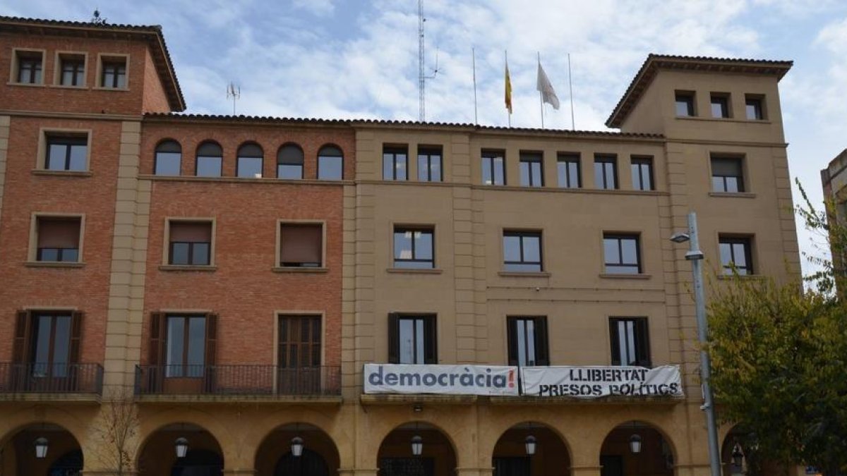 El edificio del ayuntamiento de Mollerussa.