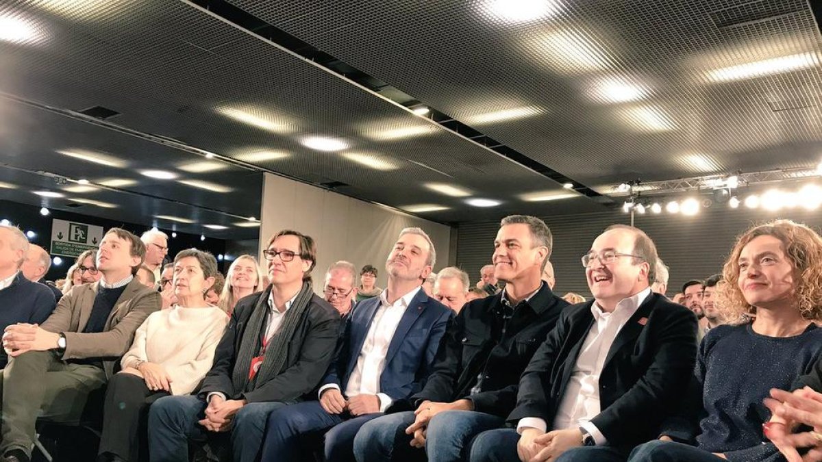 Pedro Sánchez junto a Teresa Cunillera, Miquel Iceta, Meritxell Batet y Jaume Collboni, ayer.