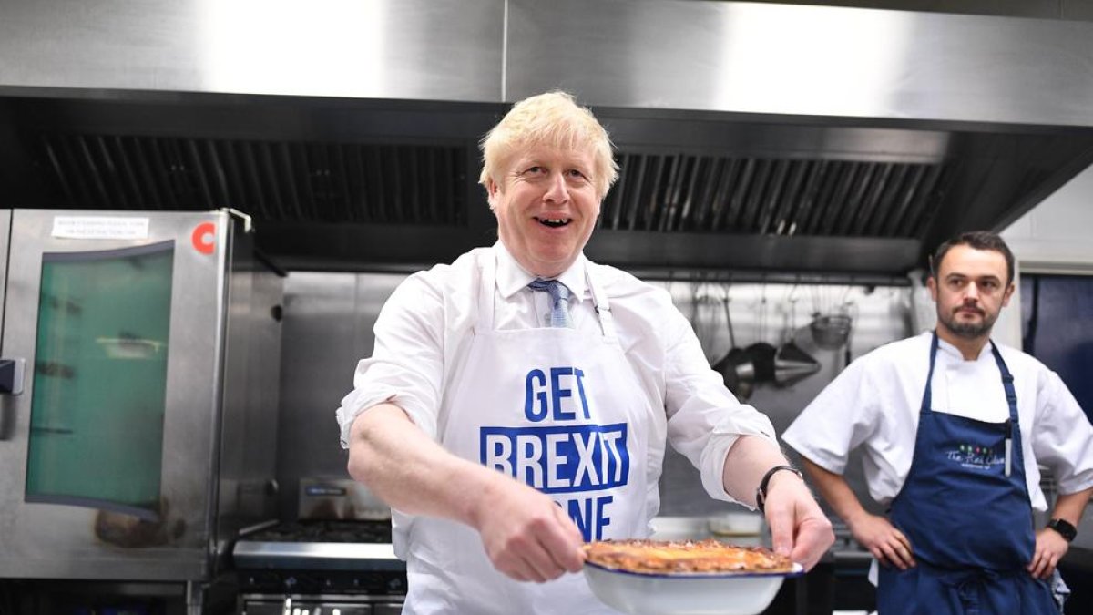 Johnson va posar ahir com un cambrer en aquest bar.