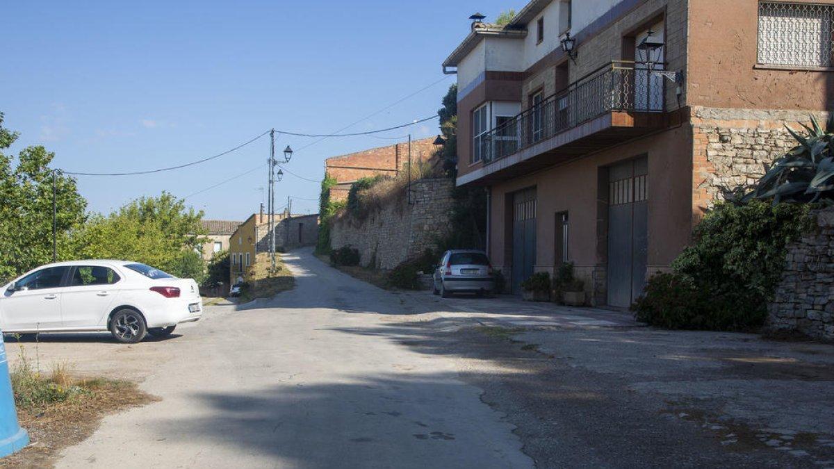 El acceso al núcleo de Freixenet que se prevé mejorar.