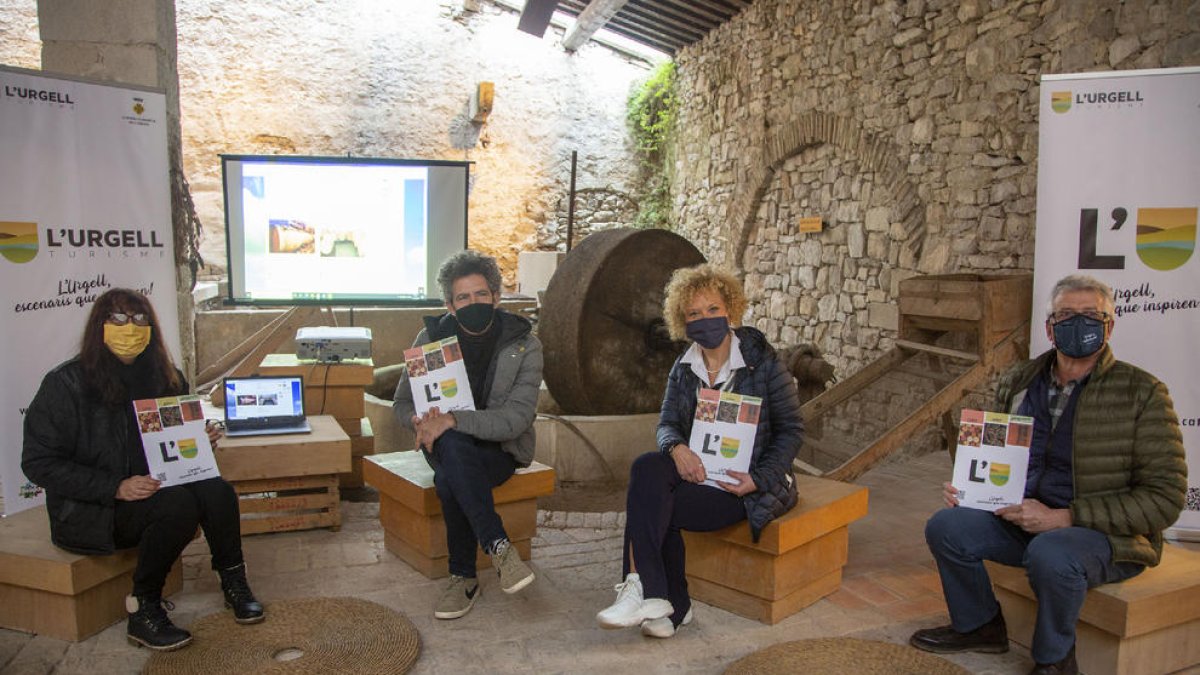 El consell del Urgell presentó ayer en Belianes el catálogo.
