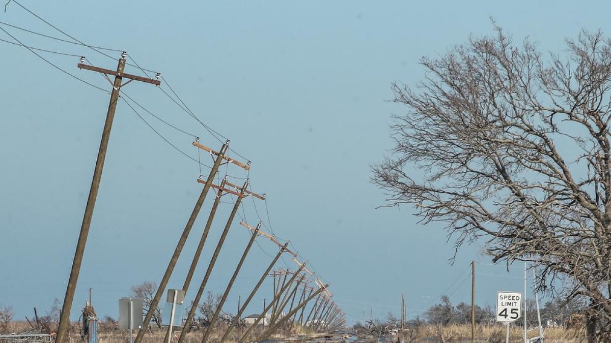 Medio millón de hogares sin luz por el huracán Delta en Luisiana