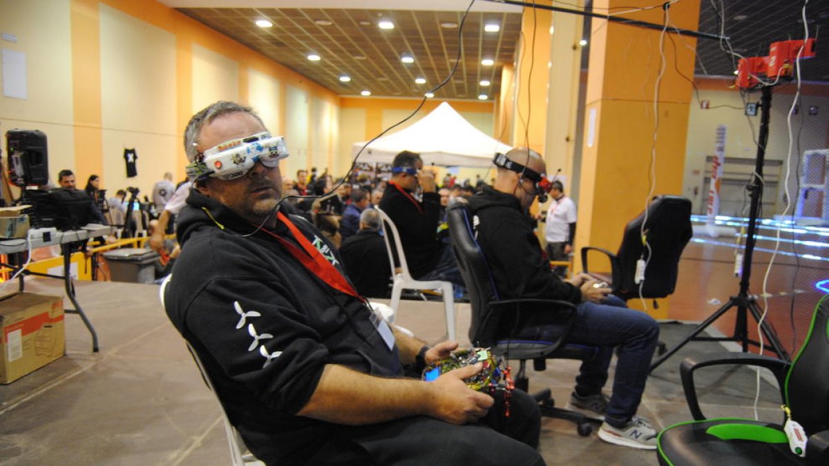 Milers de persones a la 5a Drone Party de Mollerussa