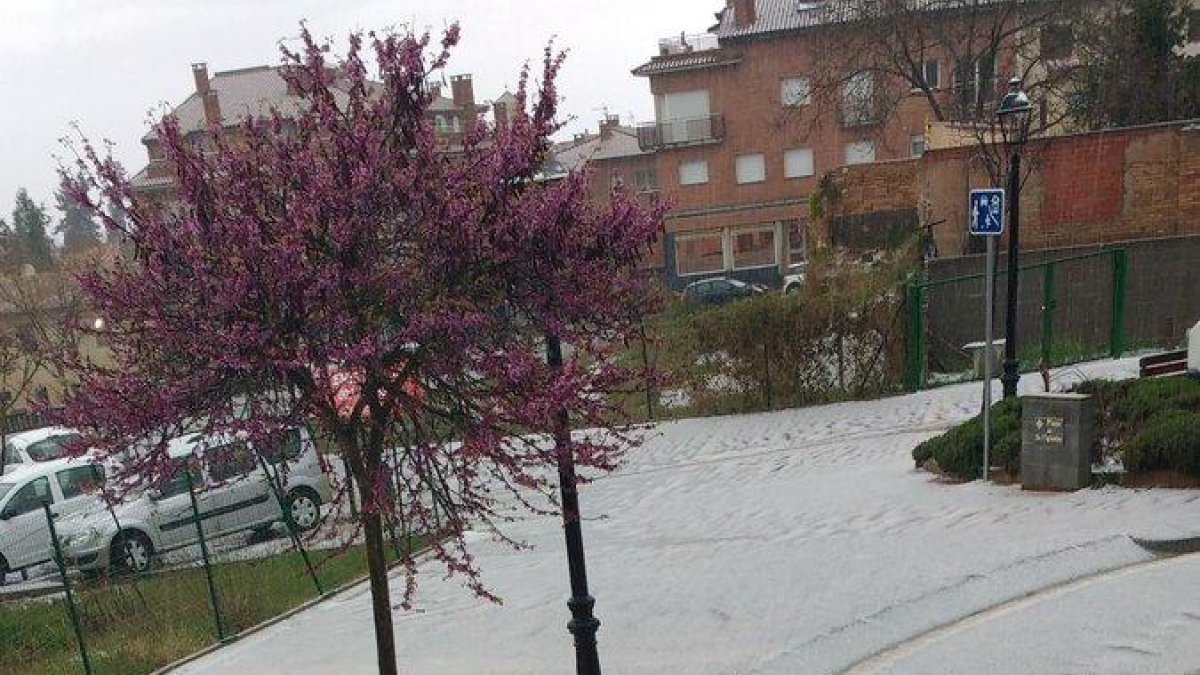 Imagen de la tormenta ayer en Taradell.