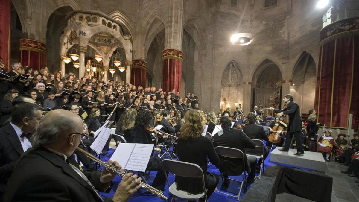 Un concierto durante la fiesta del Santíssim Misteri de Cervera.