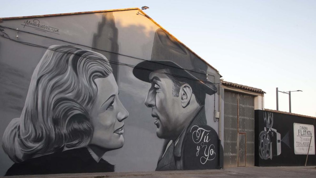 Mural de pel·lícula al Cinema Flotats de Tornabous.