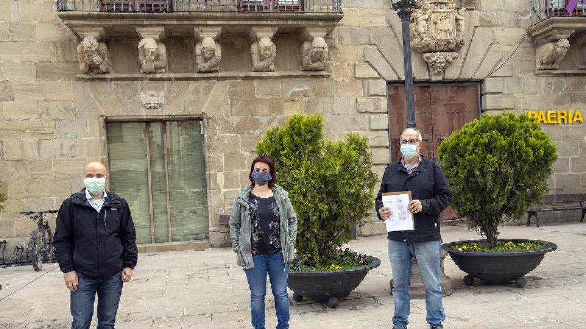 Els portaveus dels partits que impulsen la moció van explicar ahir els motius davant la Paeria.