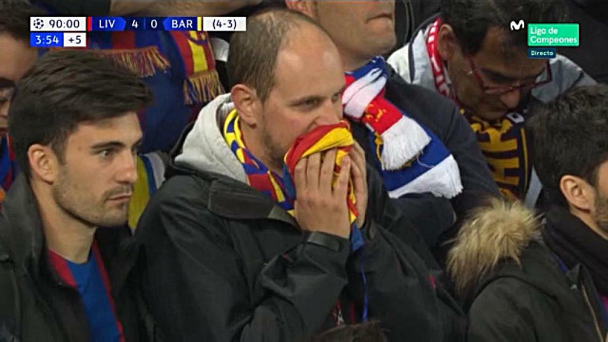 Xemi, izquierda, captado por las cámaras de televisión durante la retransmisión del partido.