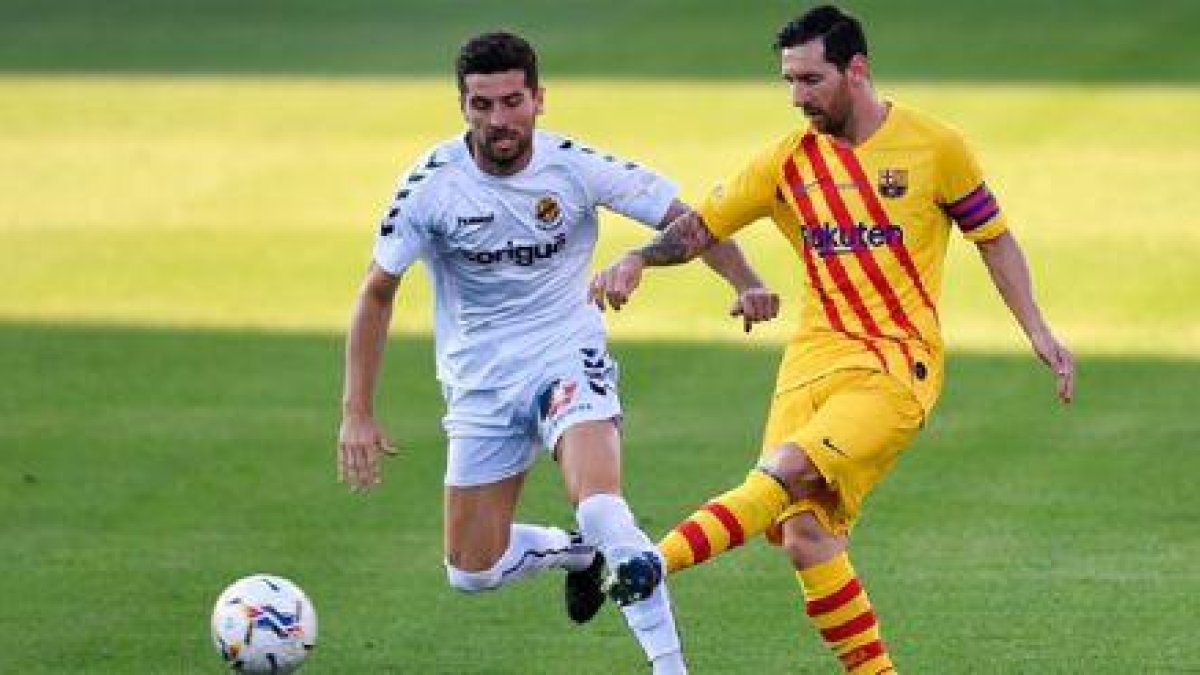 Messi, titular y capitán.