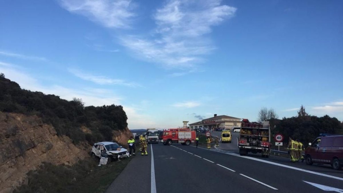 Una dona morta i quatre ferits greus en un accident a Vilanova de l'Aguda