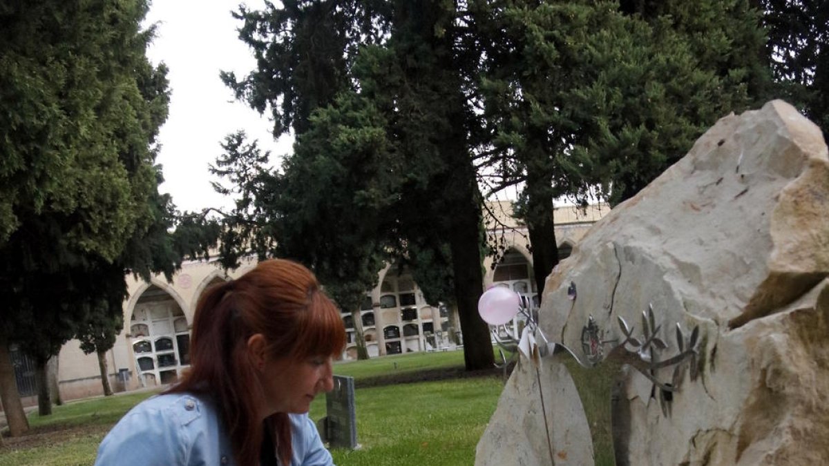 Espacio dedicado al duelo perinatal en el cementerio de Tàrrega.