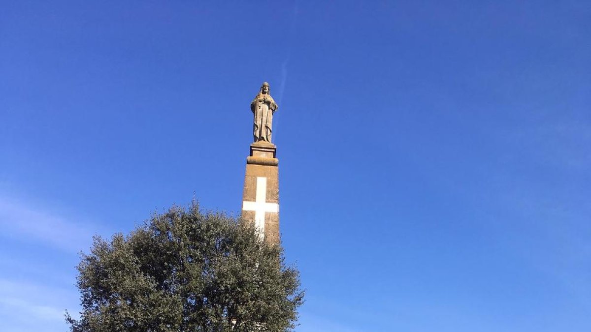 Imagen del monolito con el Sagrat Cor.