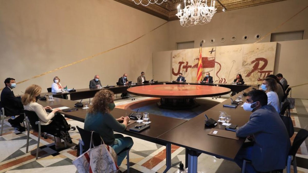 Una momento del Consell Executiu extraordinario de anoche para dar cobertura legal al confinamiento de Lleida.