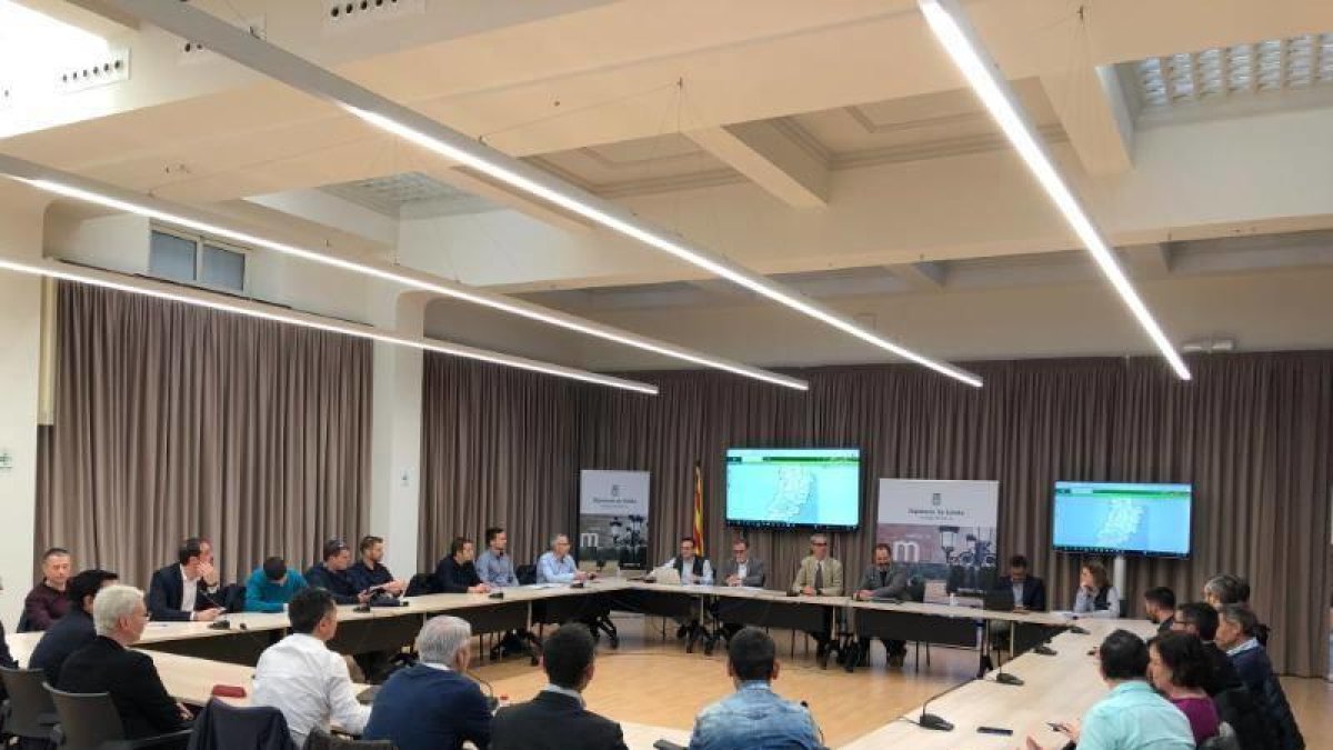 Reunió amb les operadores de Lleida per a la implantació de la fibra òptica