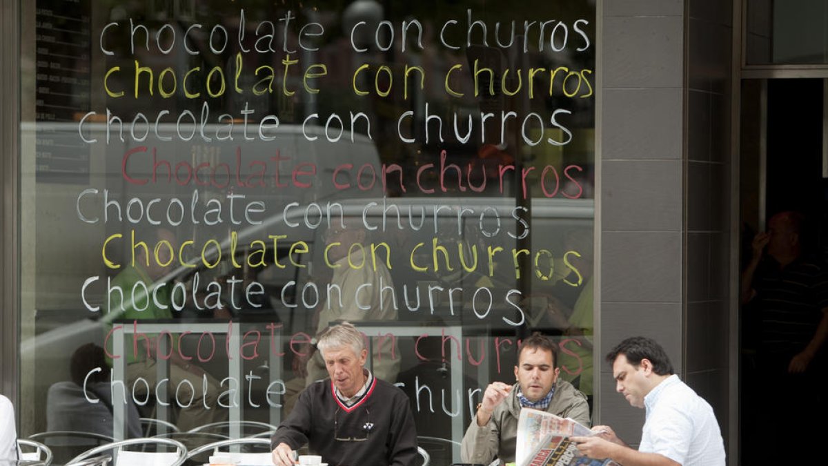 Esmorzar fora de casa incrementa un 18% el risc de tenir obesitat