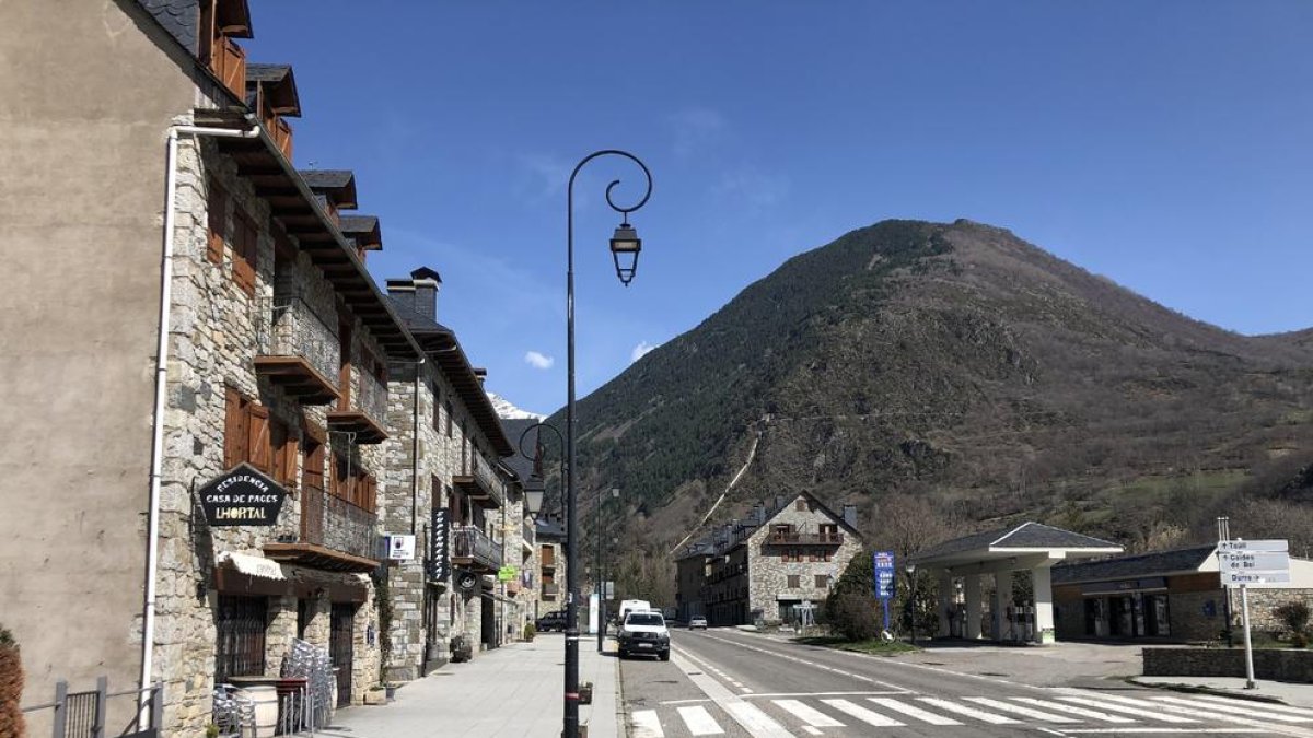 El poble de Barruera, ahir totalment buit de turistes i veïns.