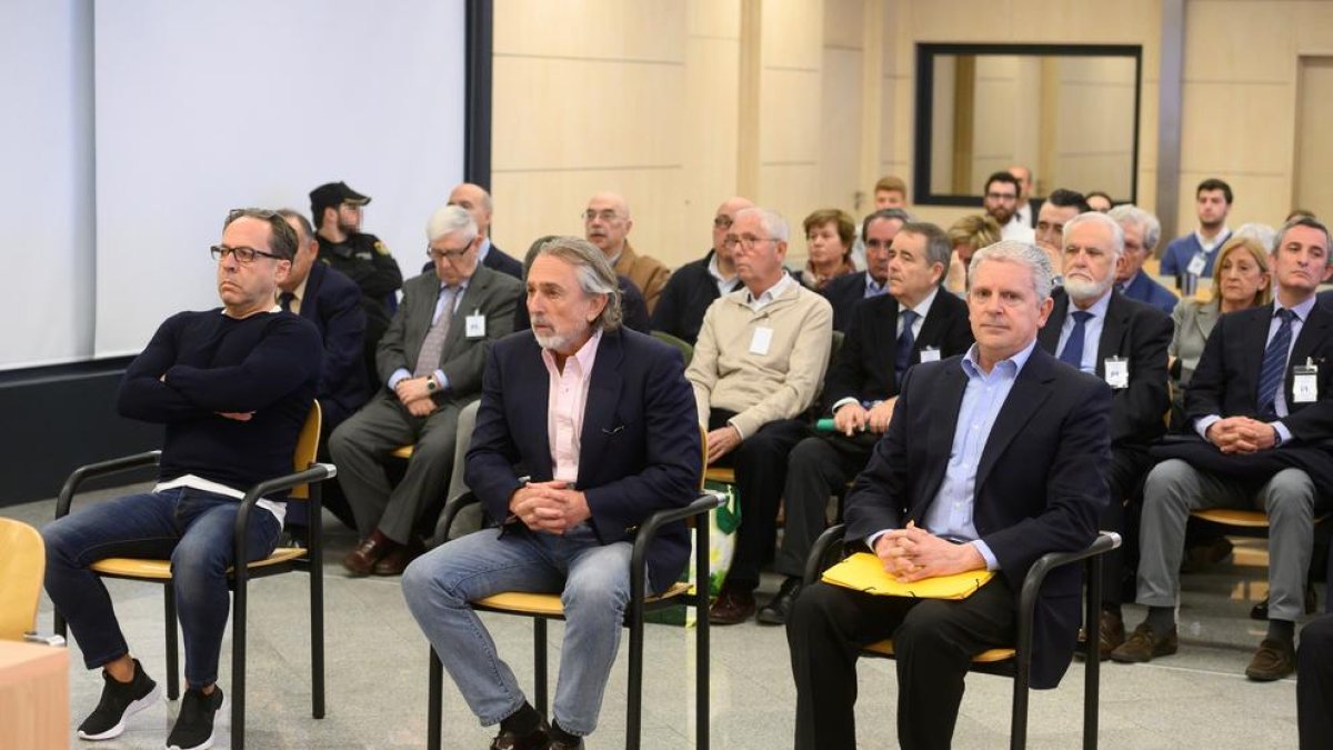 Álvaro Pérez “El Bigotes”, en el centro de la imagen.