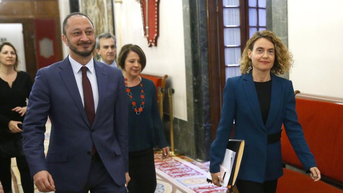 La presidenta del Congreso, Meritxell Batet, y el vicepresidente primero de la Mesa, Alfonso Rodríguez