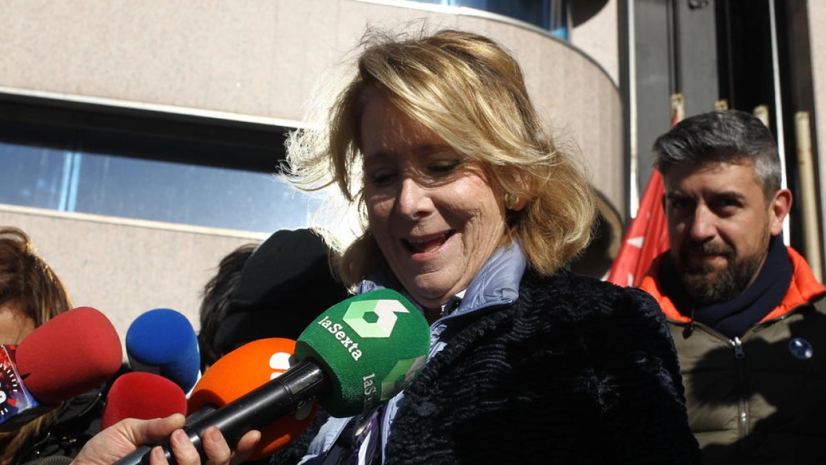 La expresidenta Esperanza Aguirre tras prestar declaración.