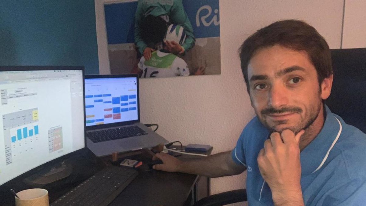 Fa una setmana que Guillermo Díez-Canedo està confinat a casa i no ha pogut viatjar a Praga.