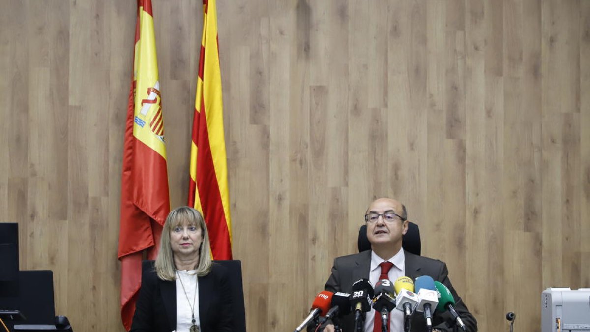 Barrientos, el pasado octubre en Lleida, con la presidenta de la Audiencia, Lucía Jiménez.
