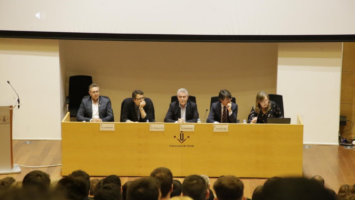 Un momento de la mesa redonda celebrada ayer en la UdL sobre los efectos del Brexit en Lleida.