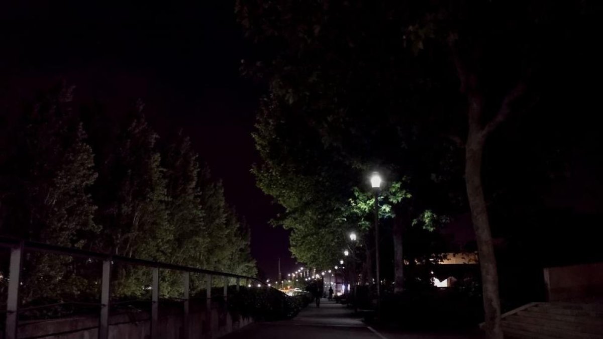 Tramo peatonal junto al río donde se practica sexo.