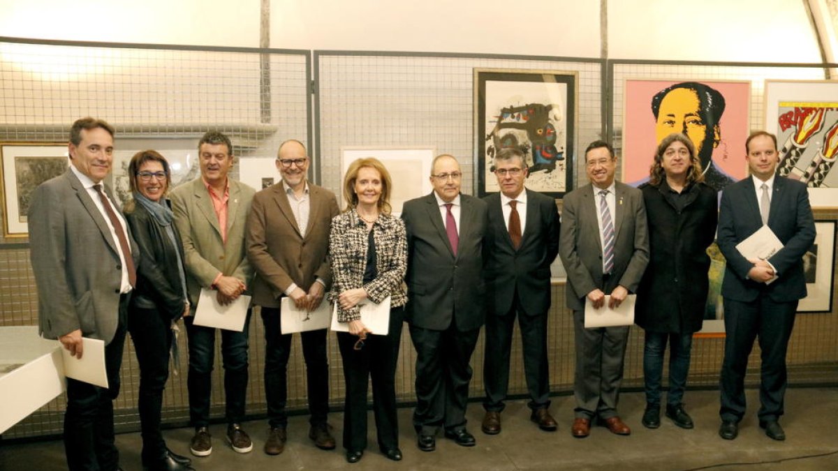 Representants polítics en la presentació de la donació de la col·lecció del lleidatà Antoni Gelonch al Museu de Lleida.