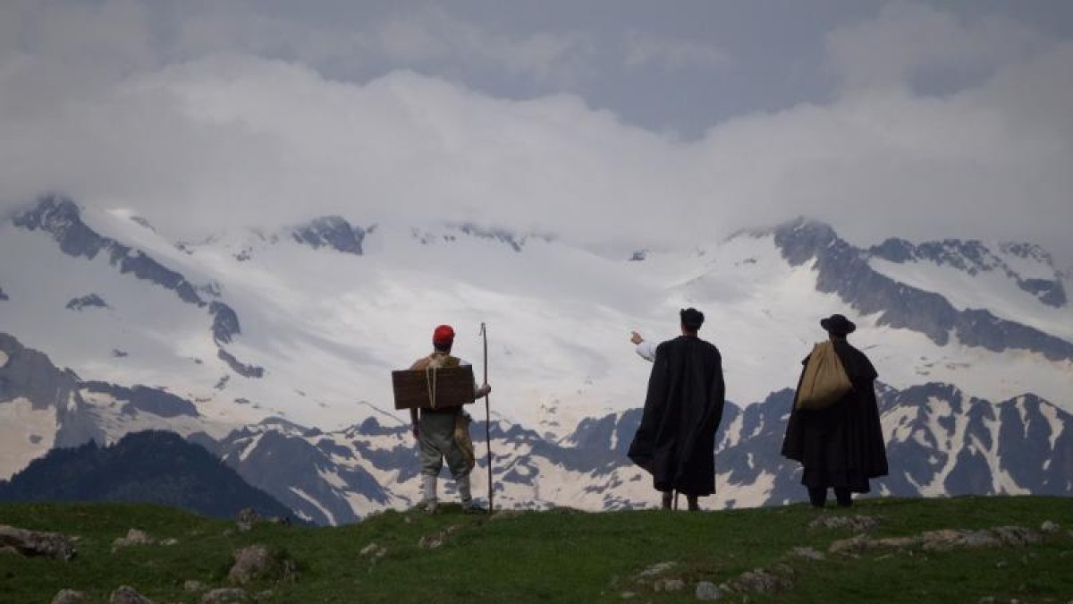 El documental narra aquell viatge basant-se en textos de Verdaguer i en els impressionants paisatges.