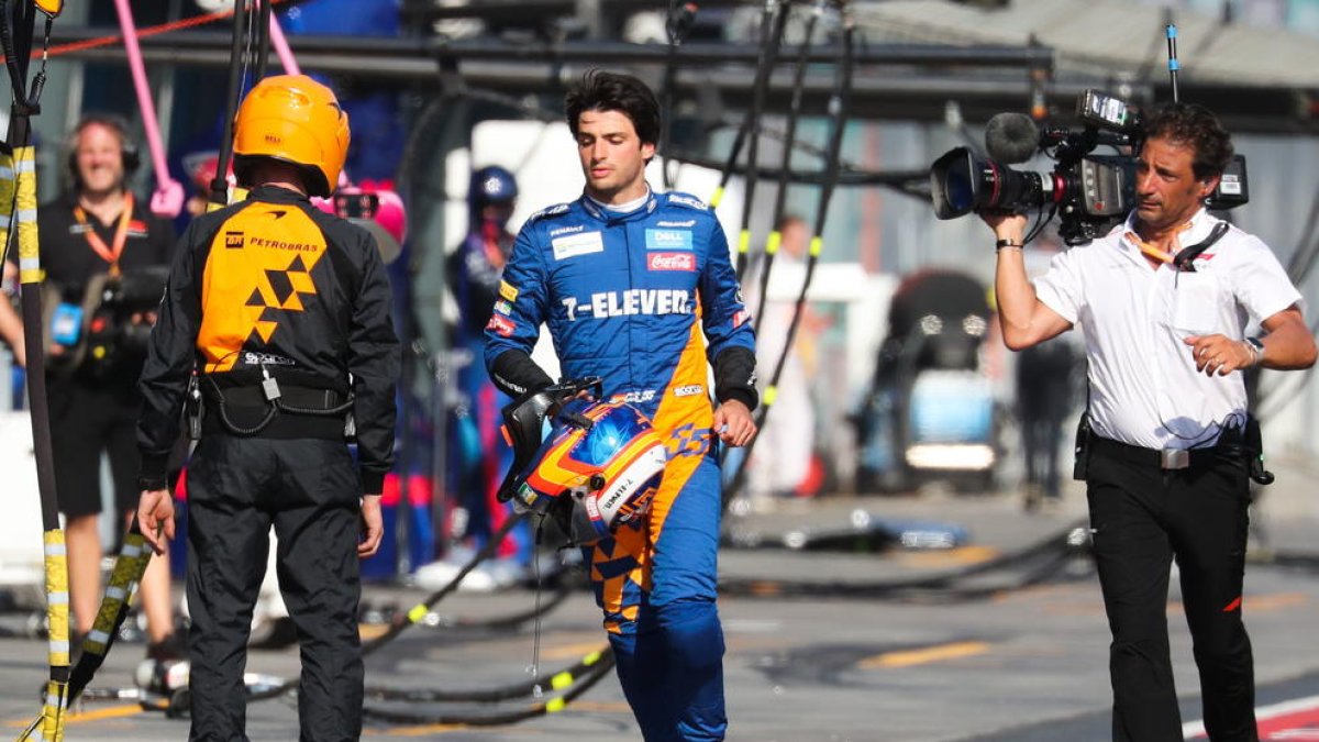 Carlos Sainz dejará McLaren para fichar por Ferrari.