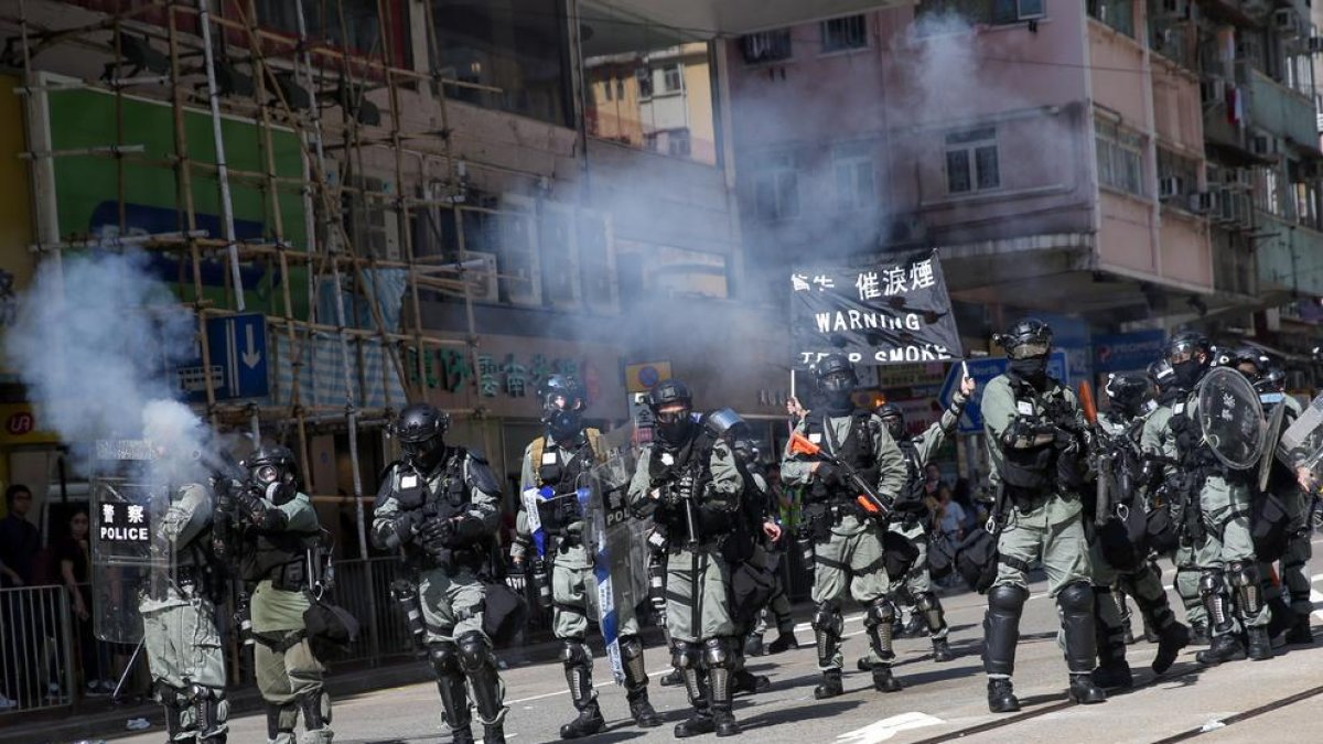 La jornada de huelga de ayer en Hong Kong terminó con 60 heridos y unos 266 detenidos.