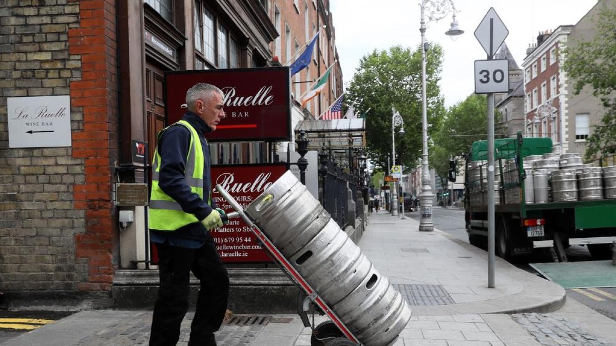 Los preparativos para reabrir los bares en Irlanda ya están en marcha.