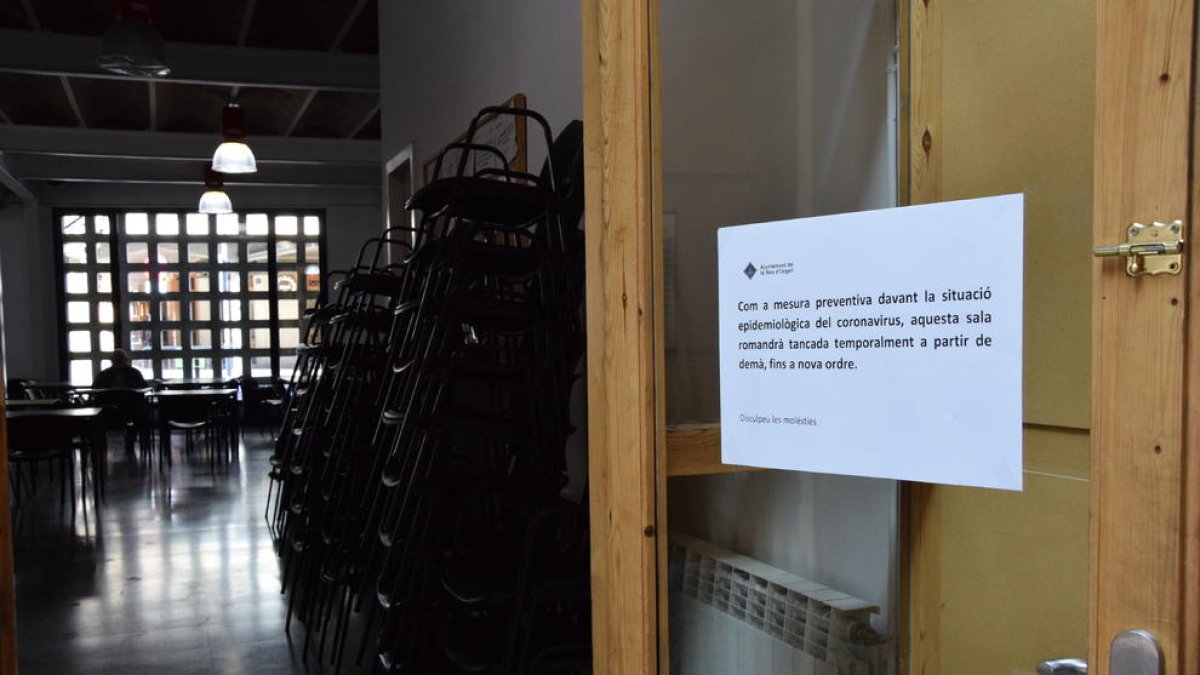 Avís ahir del tancament a partir d’avui d’un casal per a la tercera edat de la Seu d’Urgell.