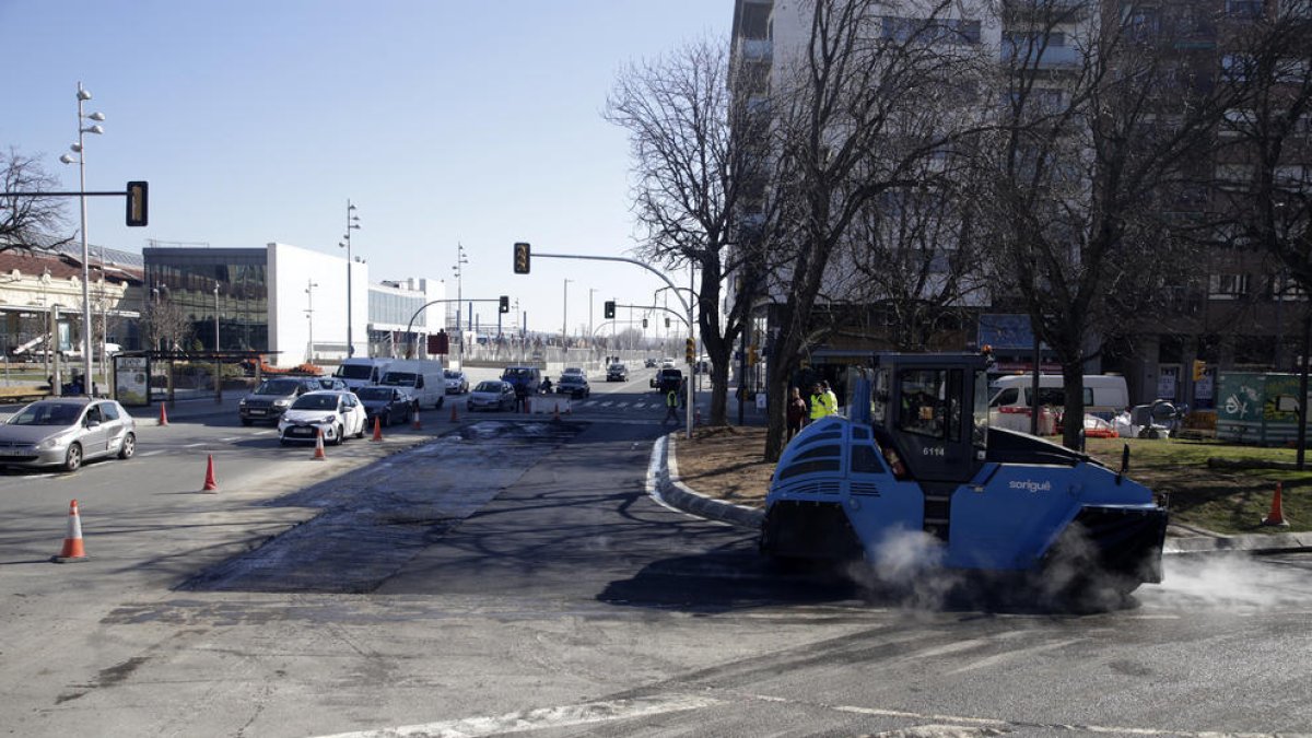 Asfalten el nou carril de Príncep de Viana