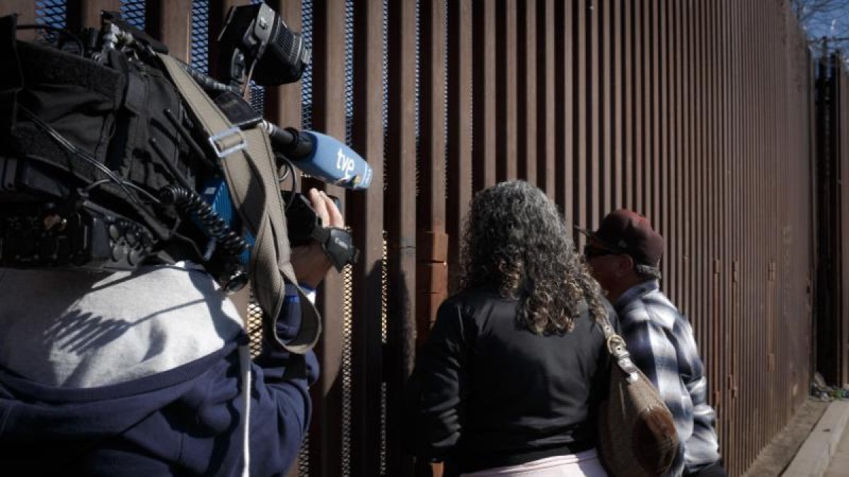 El primer reportatge del cicle es dedica a l’emigració a la frontera entre els EUA i Mèxic.