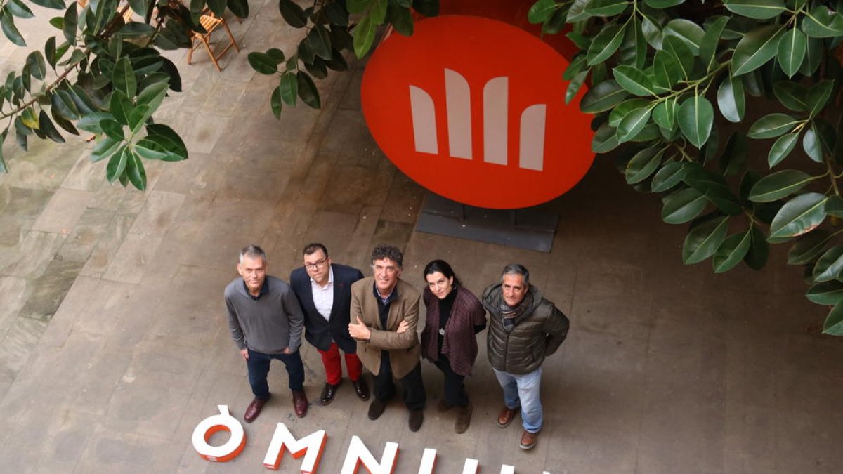 Los cinco ganadores de la velada, con David Nel·lo en el centro.