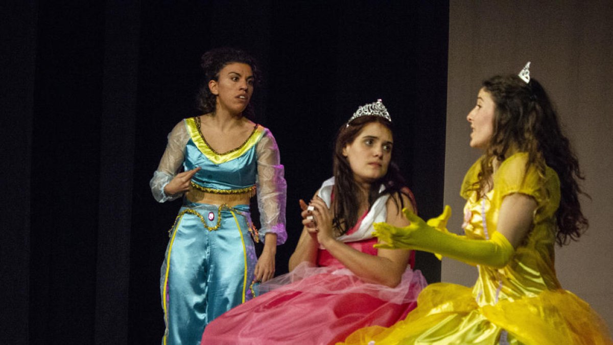Casado (centre), en una de les escenes d’‘Elles’ a l’Almeria Teatre de Barcelona.