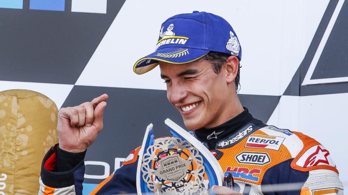 Marc Márquez muestra su alegría tras su victoria el año pasado en el Gran Premio de Gran Bretaña.