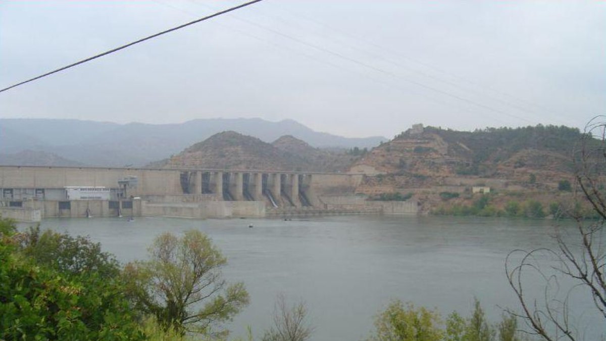 Vista al pantano de Riba-Roja.