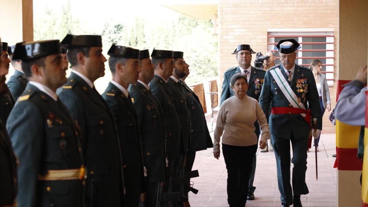 Cunillera y Pedro Garrido, el general de brigada jefe Catalunya, pasando revista.