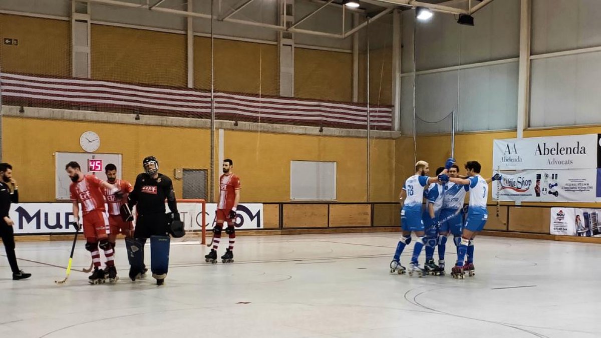 Els jugadors del Lleida Llista celebren un dels gols ahir a Girona.