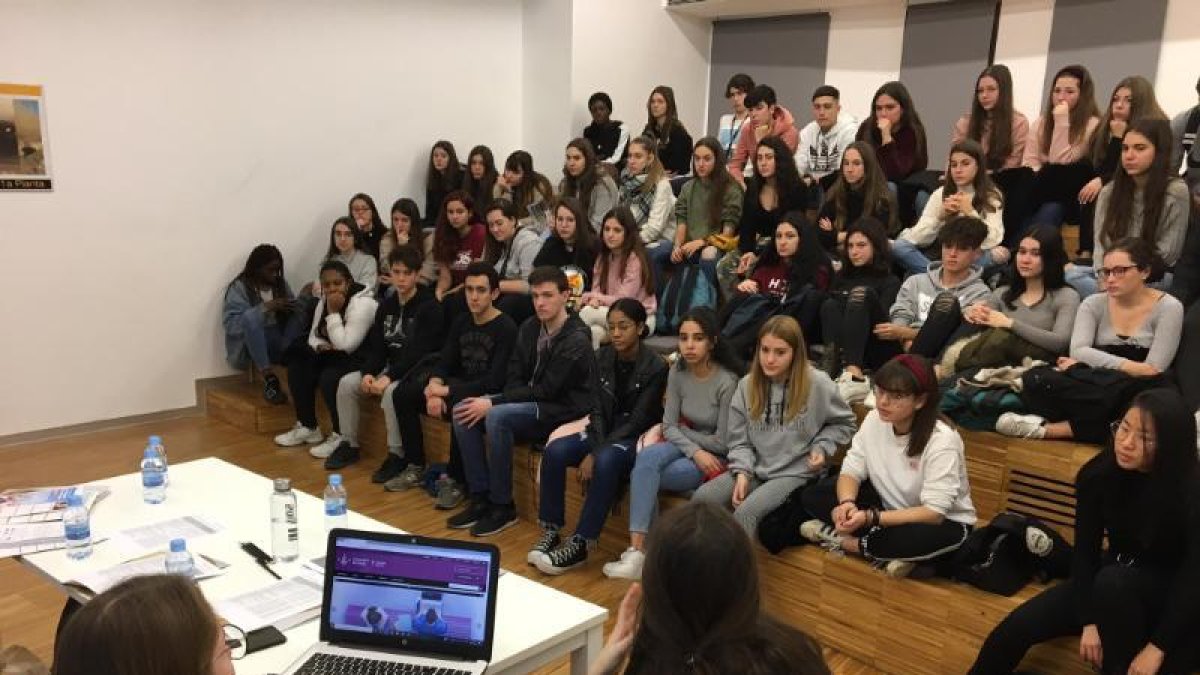 Un dels tallers amb estudiants de secundària de la Noguera.