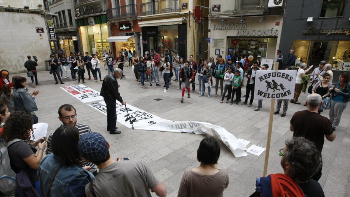 Imagen de una protesta a favor de los refugiados en Lleida.