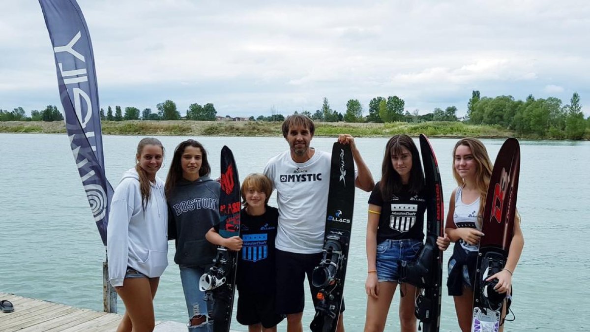 El equipo leridano aportó a seis esquiadores a la competición francesa.