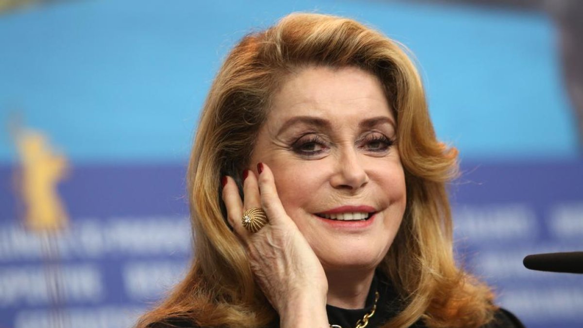 Catherine Deneuve va presentar ahir a la Berlinale ‘L’adieu à la nuit’.