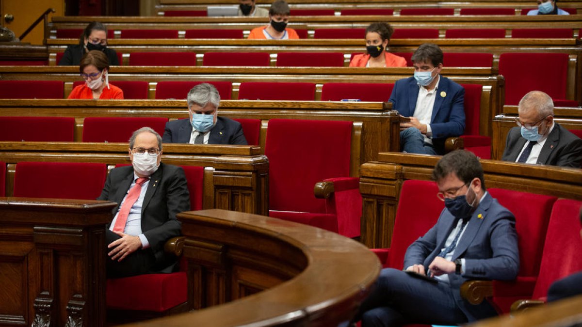El president Torra y el vicepresident Aragonès, en el Parlament.