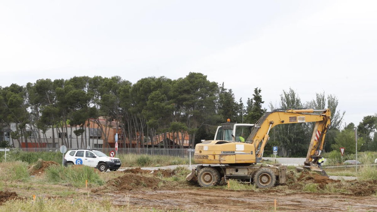 Arranquen les obres per al nou accés per a l’Escola Alba - Les obres per construir un pas subterrani d’accés a l’Escola Alba sota la carretera de Corbins van començar ahir. Serviran perquè l’accés al centre sigui més segur, arran de l ...